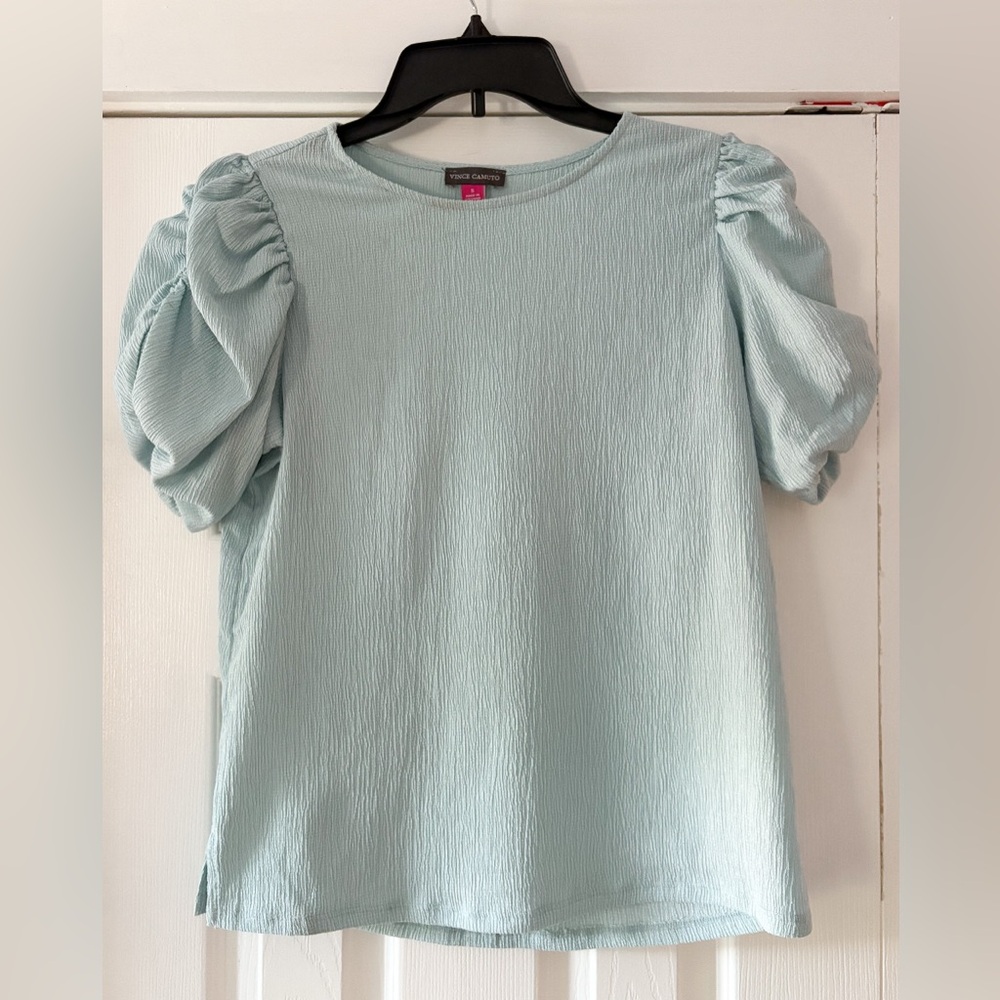 Vince Camuto Sky Blue Textured Puff Sleeve Blouse Size Small NWOT With Pull Flaw